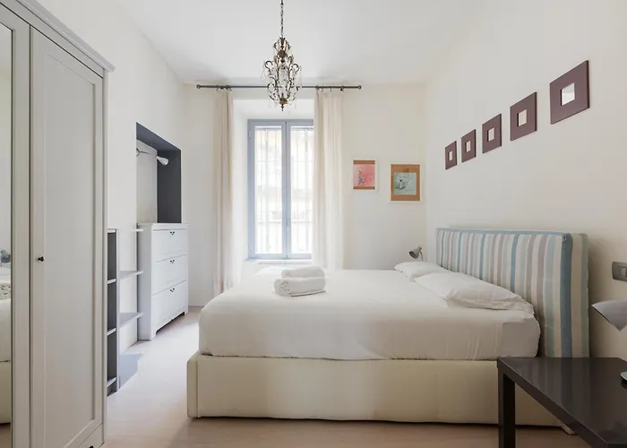 Guesthost - Bright - 650 M Far From Arco Della Pace شقة