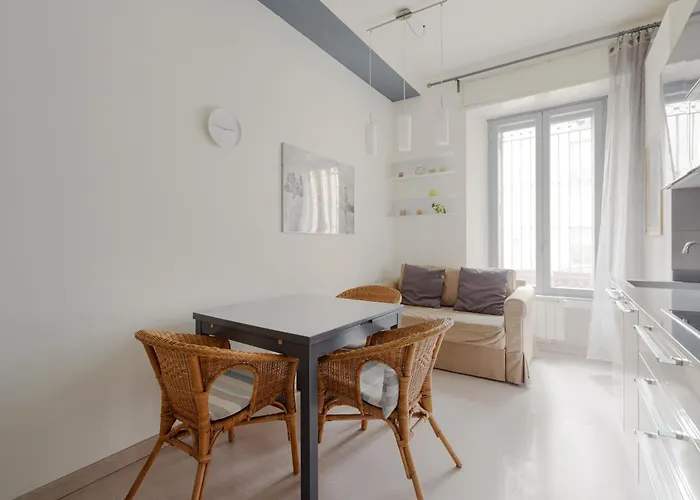 Guesthost - Bright - 650 M Far From Arco Della Pace شقة