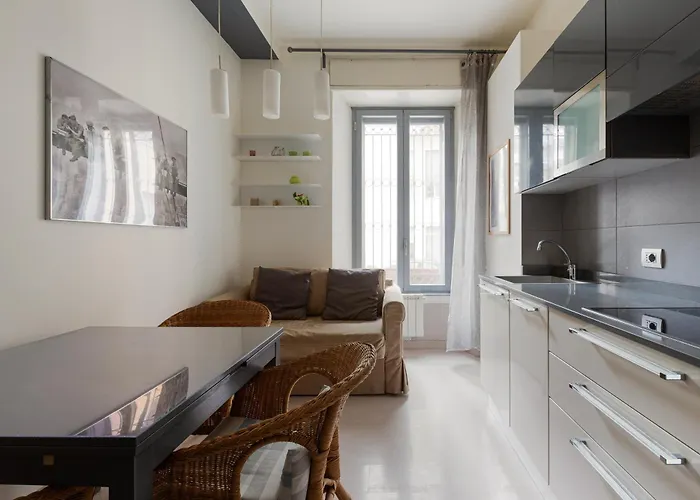 Guesthost - Bright - 650 M Far From Arco Della Pace ميلان