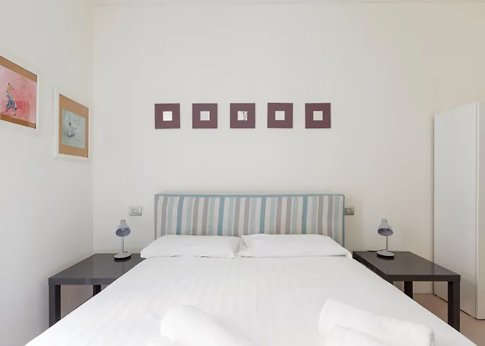 Guesthost - Bright - 650 M Far From Arco Della Pace شقة