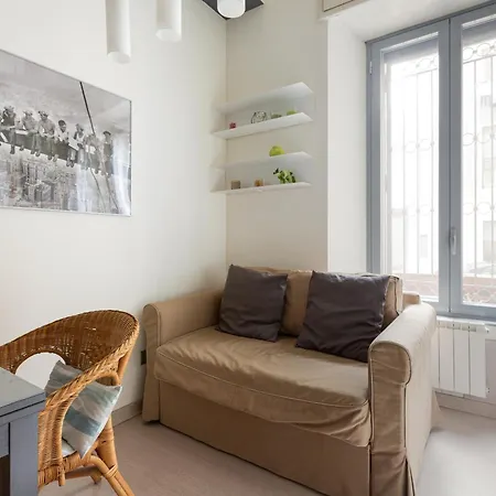 Guesthost - Bright - 650 M Far From Arco Della Pace * Milano